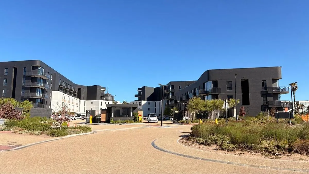 Urban Oasis For Two In Century City- By Canal Walk Cape Town Apartment